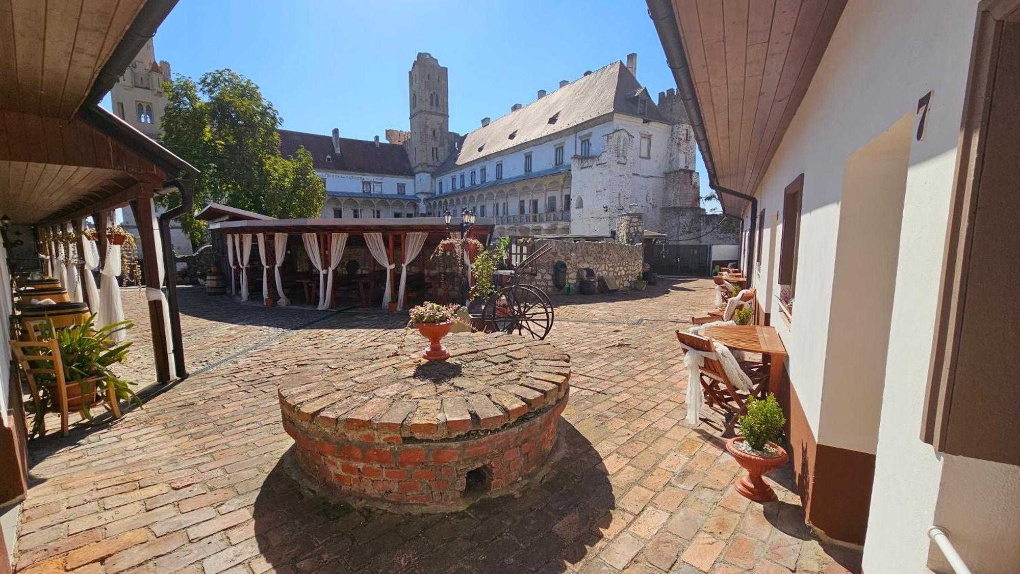 Zamecky Penzion Rotunda Бржецлав Экстерьер фото